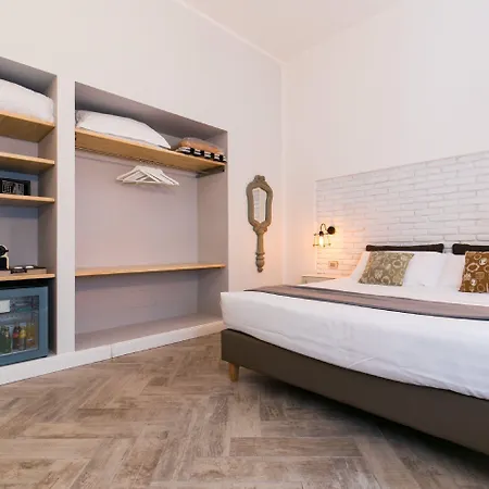 Trevi Contemporary Rom