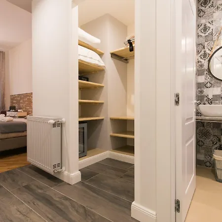 Trevi Contemporary Rom