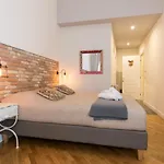 Trevi Contemporary Gasthuis 4*